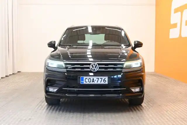 Musta Maastoauto, Volkswagen Tiguan – COA-776
