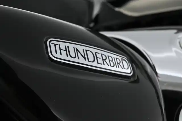  Moottoripyörä, Triumph THUNDERBIRD 900 ** Tuote! / Huutokaupat.com ** – 76-CBK