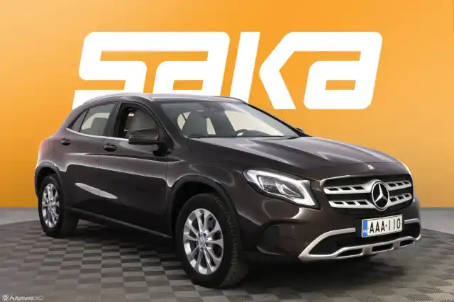 Ruskea (beige) Maastoauto, Mercedes-Benz GLA – AAA-110