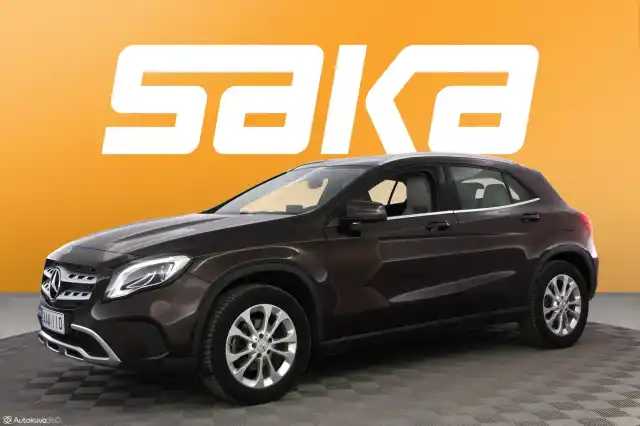 Ruskea (beige) Maastoauto, Mercedes-Benz GLA – AAA-110