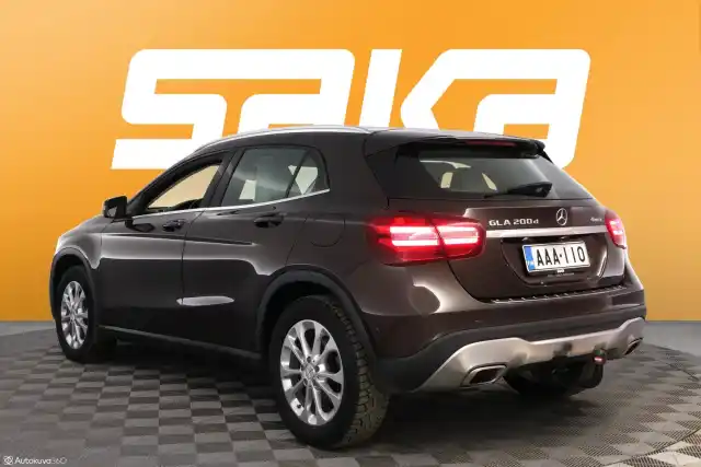 Ruskea (beige) Maastoauto, Mercedes-Benz GLA – AAA-110