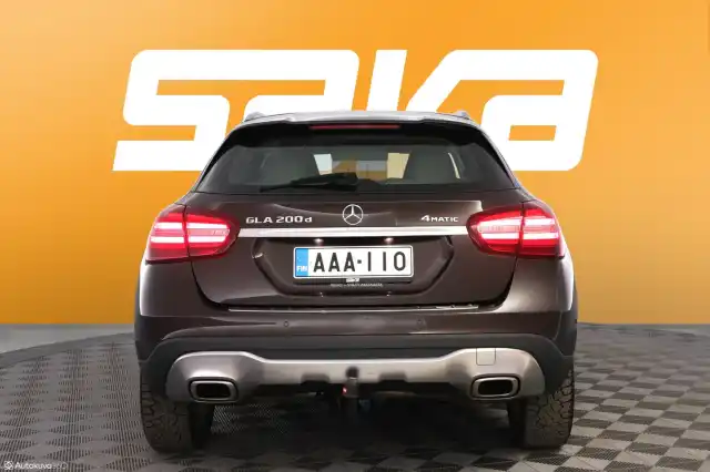 Ruskea (beige) Maastoauto, Mercedes-Benz GLA – AAA-110