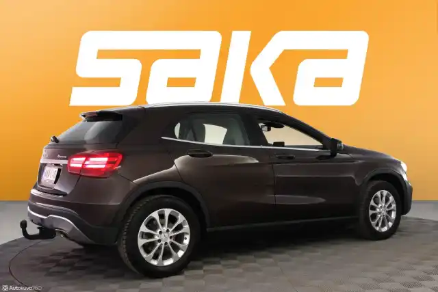 Ruskea (beige) Maastoauto, Mercedes-Benz GLA – AAA-110