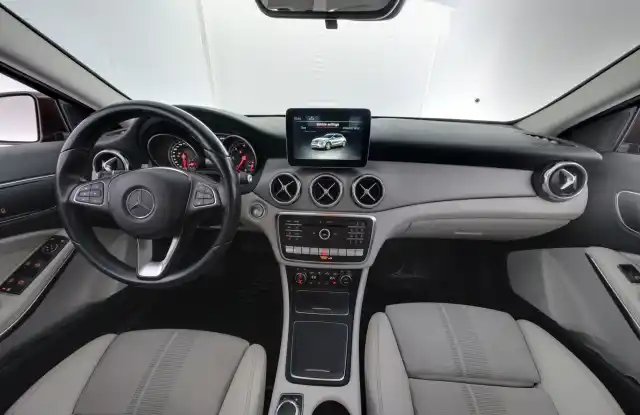 Ruskea (beige) Maastoauto, Mercedes-Benz GLA – AAA-110