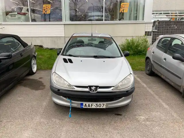 Harmaa Viistoperä, Peugeot 206 – AAF-307