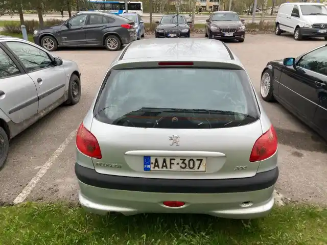 Harmaa Viistoperä, Peugeot 206 – AAF-307