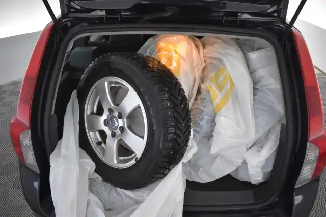 Musta Farmari, Volvo V50 – ABY-245