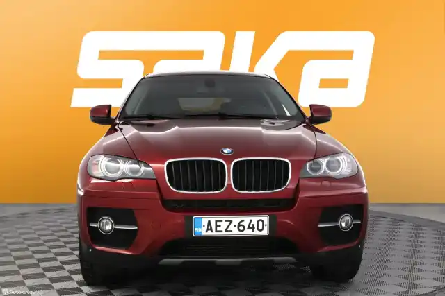 Punainen Maastoauto, BMW X6 – AEZ-640