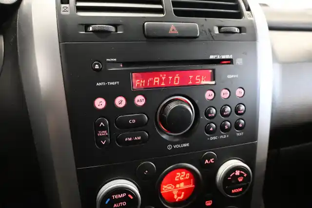 Valkoinen Maastoauto, Suzuki Grand Vitara – AHY-339
