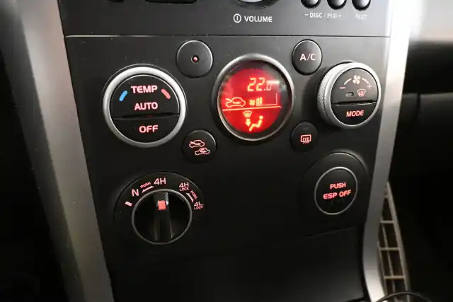 Valkoinen Maastoauto, Suzuki Grand Vitara – AHY-339