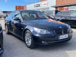 Sininen Sedan, BMW 520 – AHZ-884, kuva 1