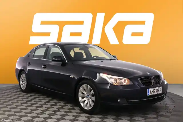 Sininen Sedan, BMW 520 – AHZ-884