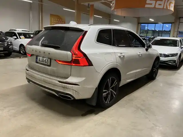 Valkoinen Maastoauto, Volvo XC60 – AJA-63