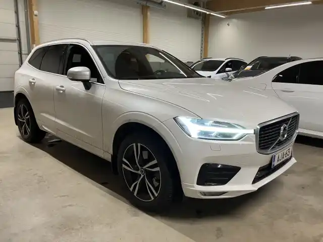 Valkoinen Maastoauto, Volvo XC60 – AJA-63