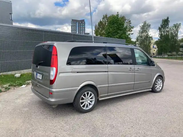 Harmaa Tila-auto, Mercedes-Benz Viano – ALY-957