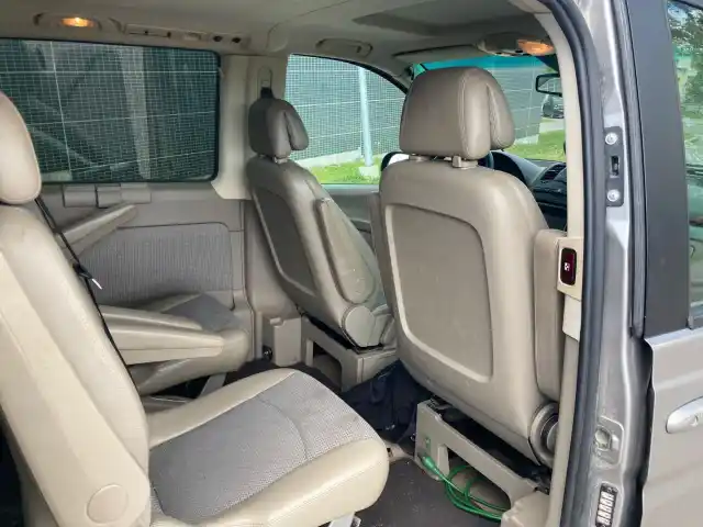 Harmaa Tila-auto, Mercedes-Benz Viano – ALY-957