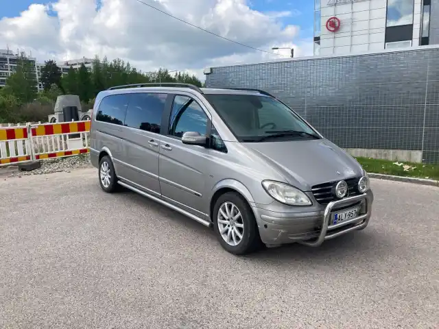 Harmaa Tila-auto, Mercedes-Benz Viano – ALY-957