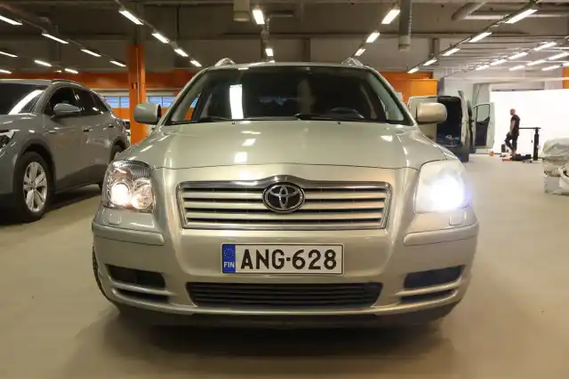 Vihreä Henkilöauto, Toyota Avensis – ANG-628