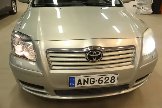 Vihreä Henkilöauto, Toyota Avensis – ANG-628