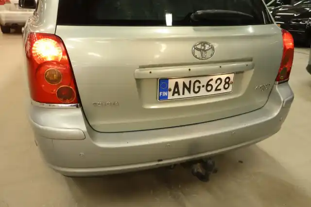 Vihreä Henkilöauto, Toyota Avensis – ANG-628