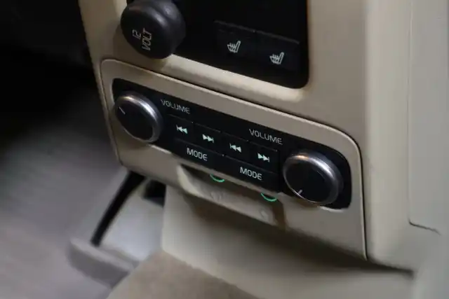 Harmaa Maastoauto, Volvo XC60 – ANZ-718