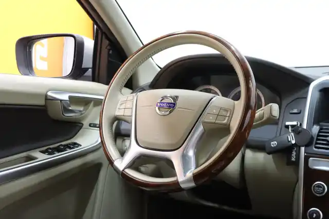 Harmaa Maastoauto, Volvo XC60 – ANZ-718