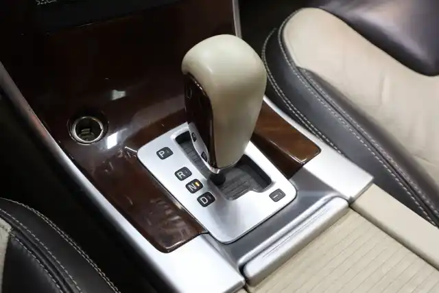 Harmaa Maastoauto, Volvo XC60 – ANZ-718