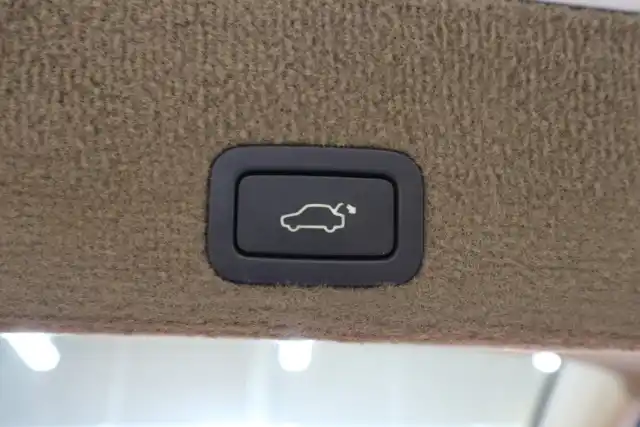 Harmaa Maastoauto, Volvo XC60 – ANZ-718