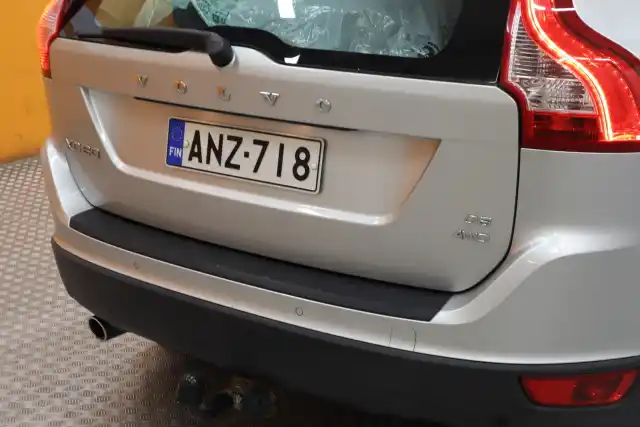 Harmaa Maastoauto, Volvo XC60 – ANZ-718