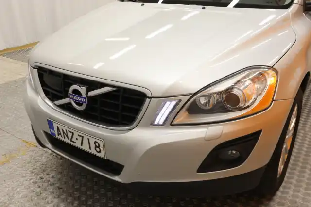 Harmaa Maastoauto, Volvo XC60 – ANZ-718