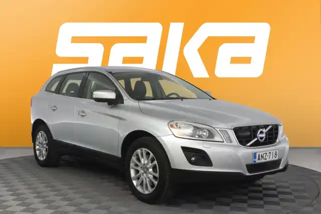 Harmaa Maastoauto, Volvo XC60 – ANZ-718