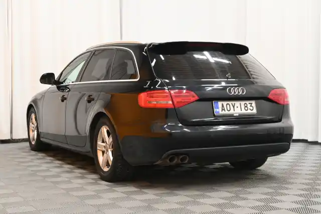 Musta Farmari, Audi A4 – AOY-183