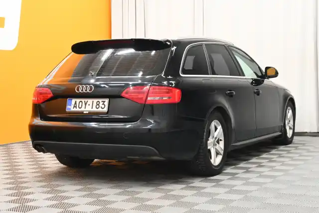 Musta Farmari, Audi A4 – AOY-183