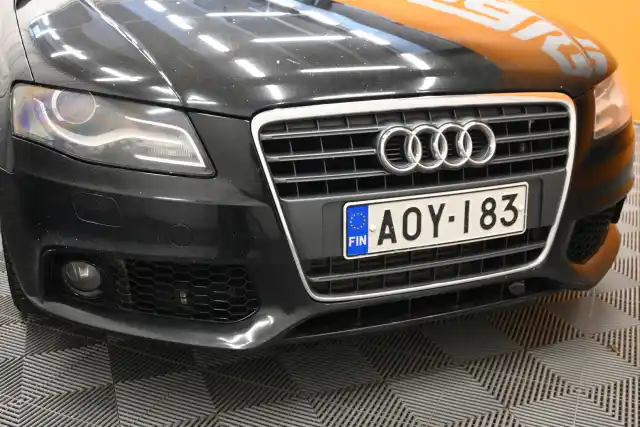 Musta Farmari, Audi A4 – AOY-183