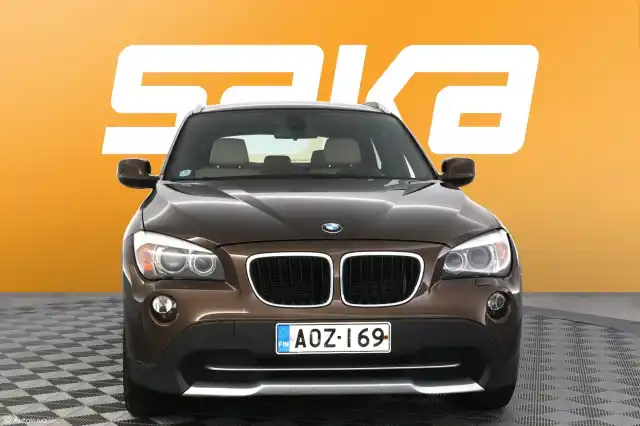 Sininen Maastoauto, BMW X1 – AOZ-169