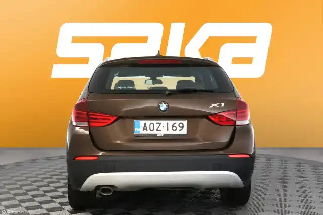 Sininen Maastoauto, BMW X1 – AOZ-169