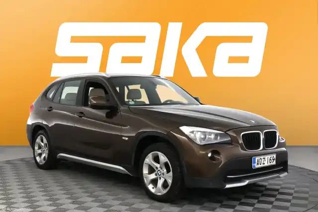 Sininen Maastoauto, BMW X1 – AOZ-169