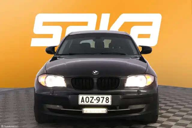 Musta Viistoperä, BMW 116 – AOZ-978