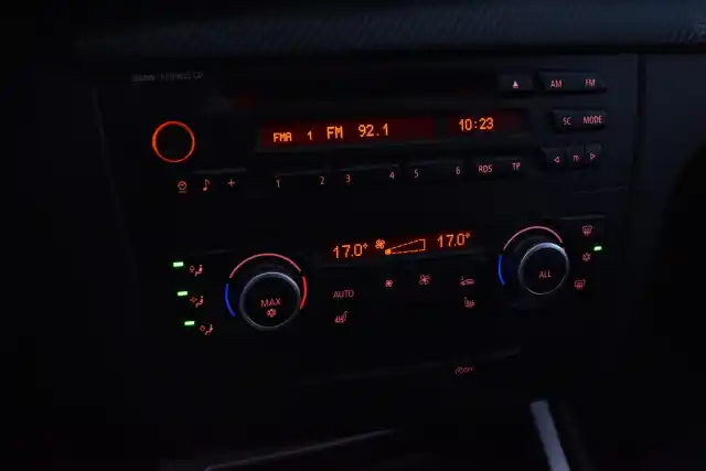 Musta Viistoperä, BMW 116 – AOZ-978