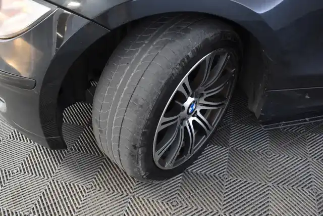 Musta Viistoperä, BMW 116 – AOZ-978