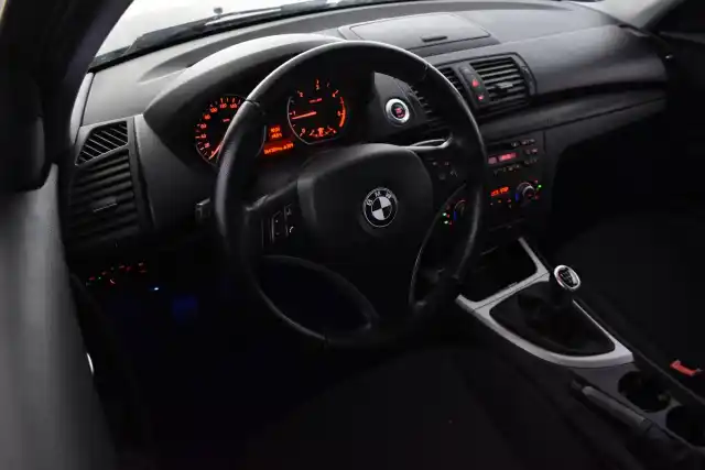 Musta Viistoperä, BMW 116 – AOZ-978
