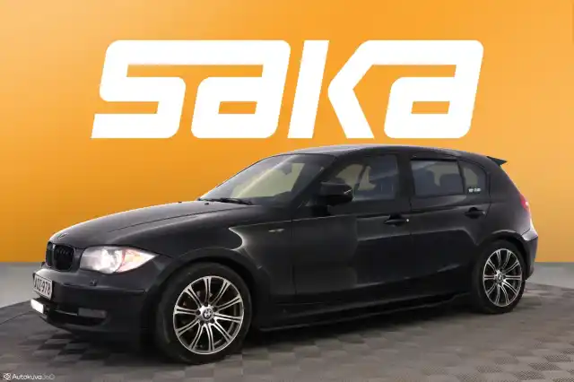 Musta Viistoperä, BMW 116 – AOZ-978
