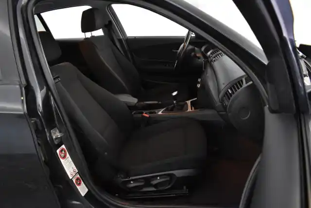 Musta Viistoperä, BMW 116 – AOZ-978