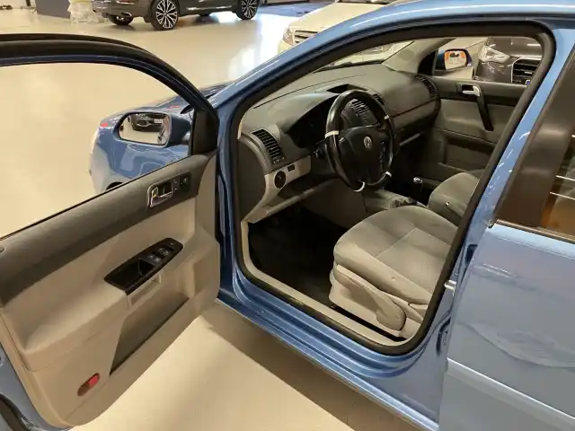 Sininen Viistoperä, Volkswagen Polo – APY-182