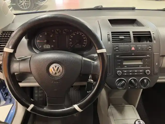Sininen Viistoperä, Volkswagen Polo – APY-182