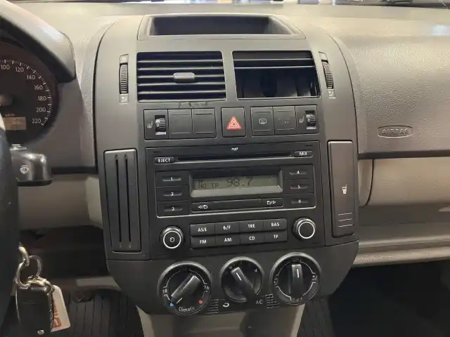Sininen Viistoperä, Volkswagen Polo – APY-182