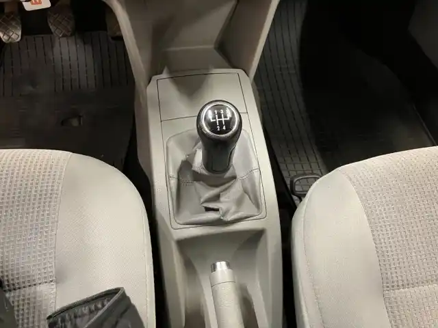Sininen Viistoperä, Volkswagen Polo – APY-182