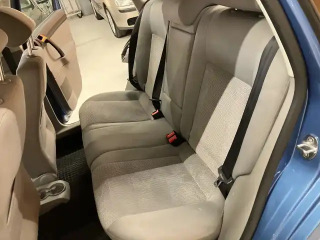 Sininen Viistoperä, Volkswagen Polo – APY-182