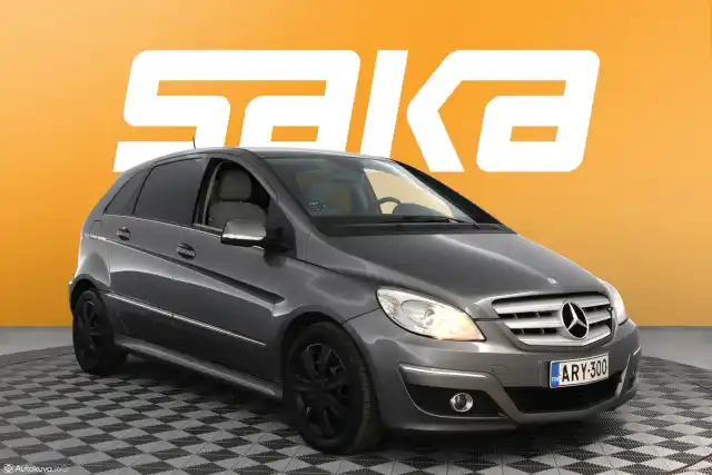 Harmaa Tila-auto, Mercedes-Benz B – ARY-300