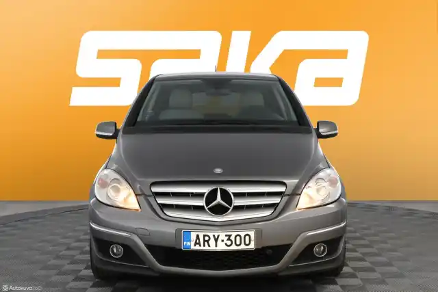 Harmaa Tila-auto, Mercedes-Benz B – ARY-300